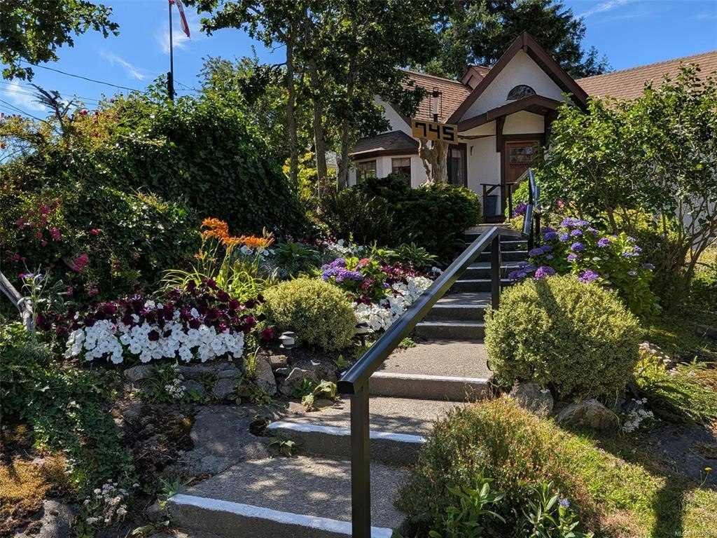 745 Middleton Street, Saanich, BC, V9A 2E1