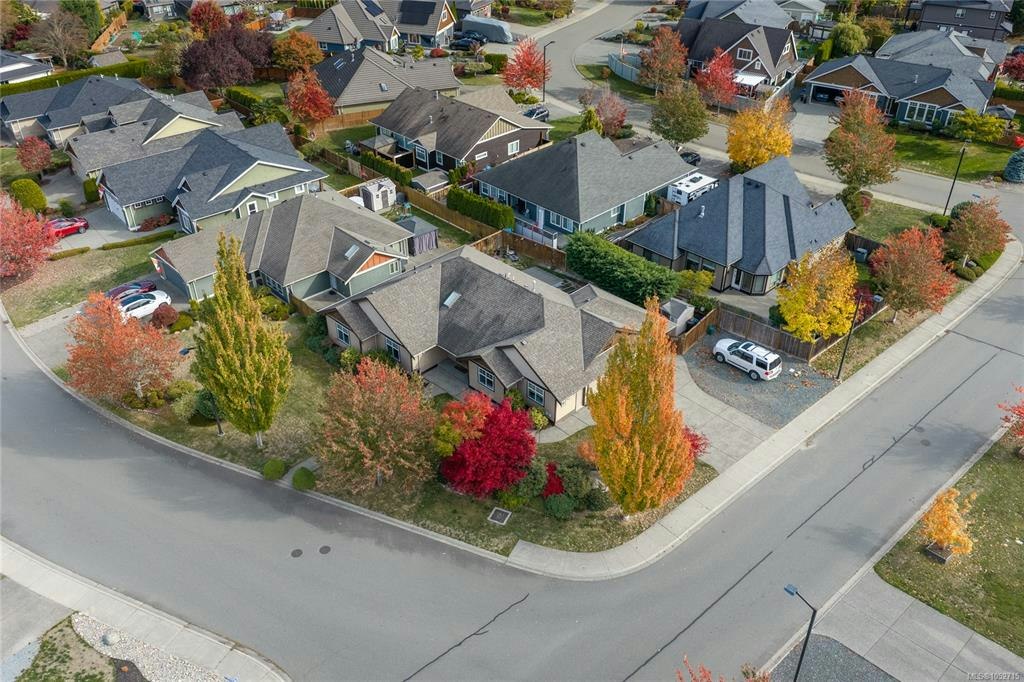 315 Crabapple Crescent - 2