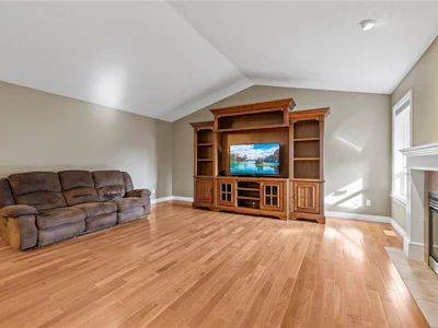 315 Crabapple Crescent - 3
