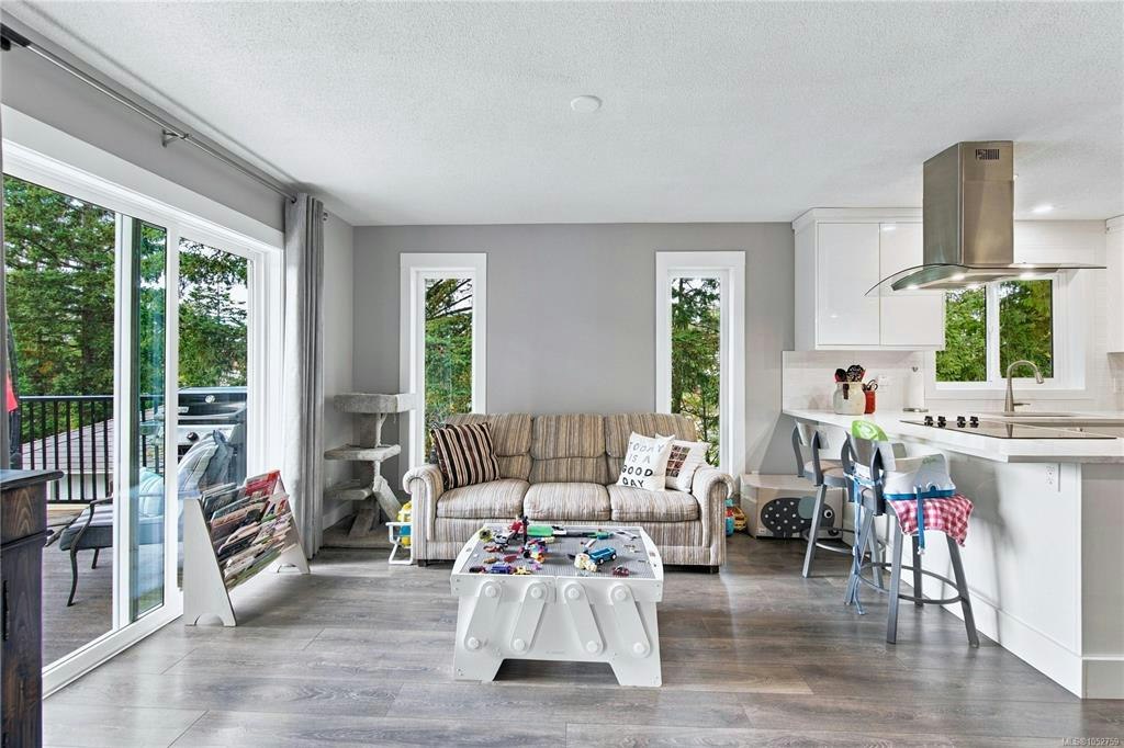 530 Summit Drive - 4