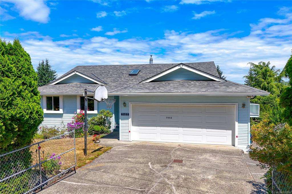 7453 Veyaness Road, Central Saanich, BC, V8M 1V9