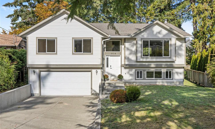 1024 Centre Crescent