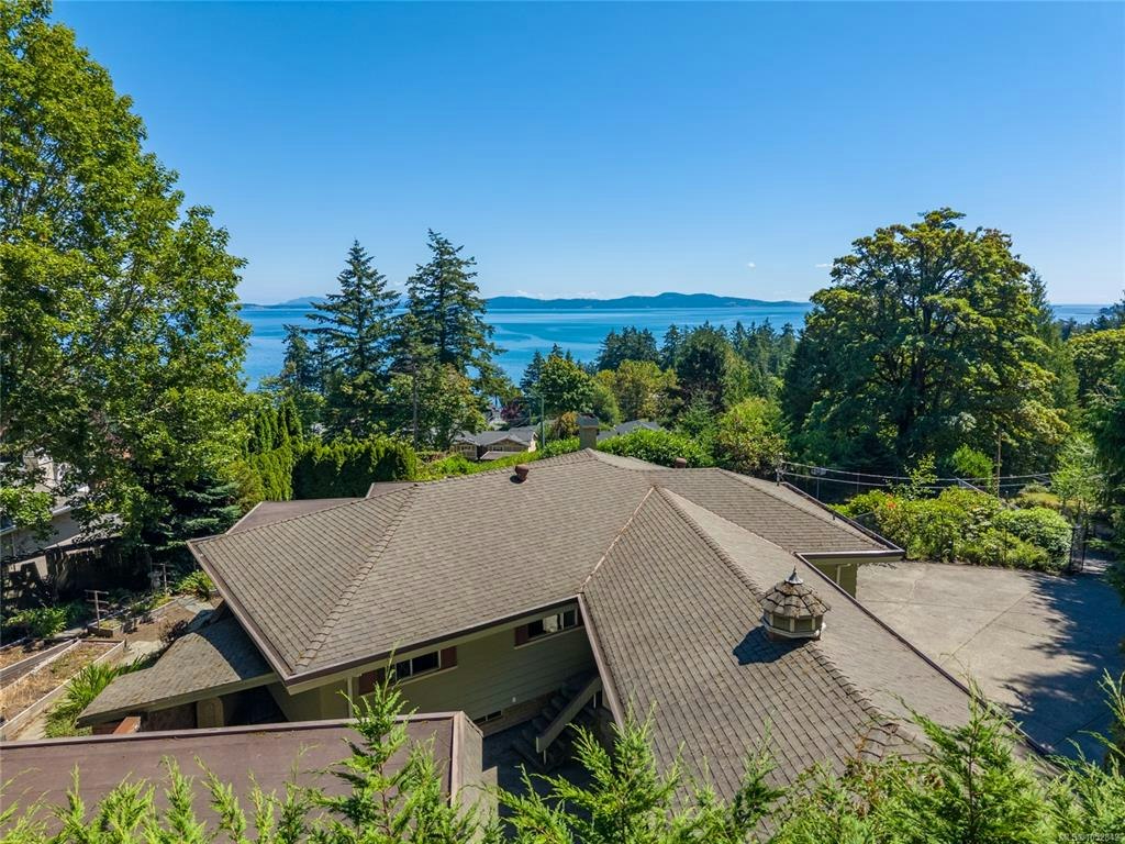 4916 Lochside Drive, Saanich, BC, V8Y 2E4