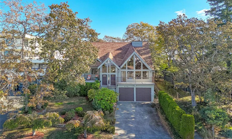 878 Denford Crescent