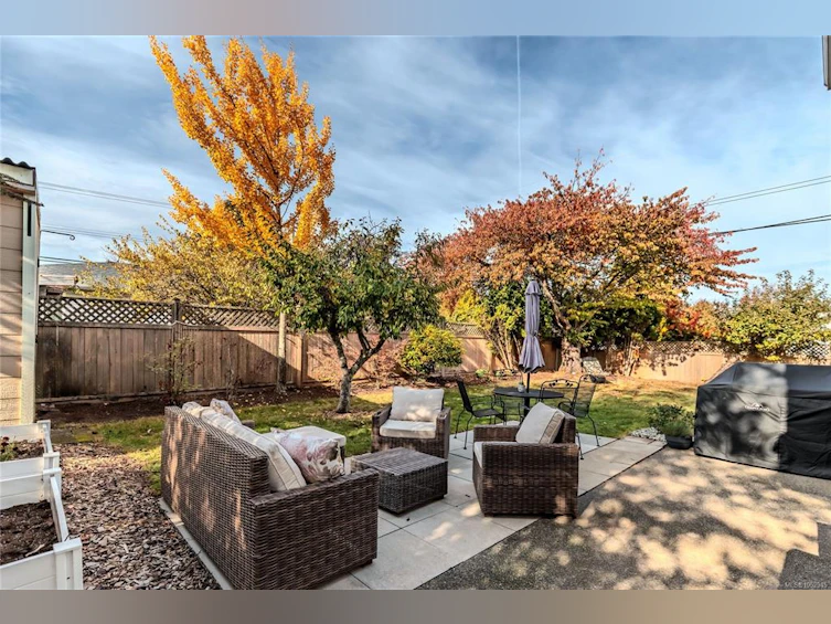 5977 Broadway Road, Nanaimo, BC, V9V 1C9 - 5