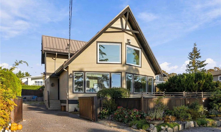 10189 West Saanich Road