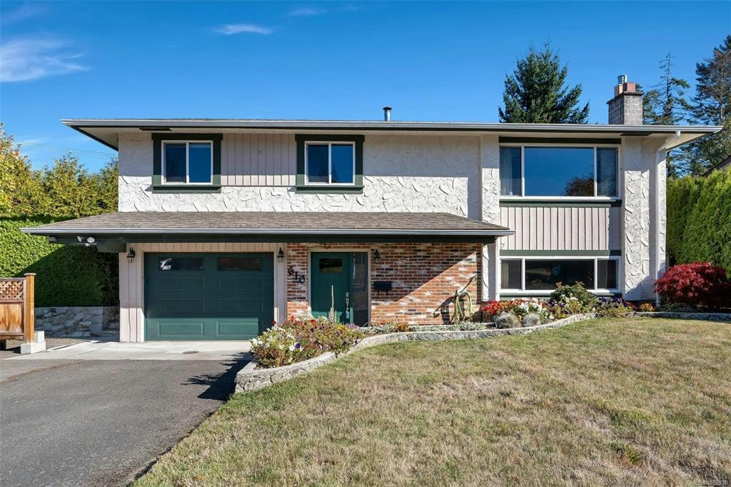 610 Vanalman Avenue, Saanich, BC, V8Z 6A6
