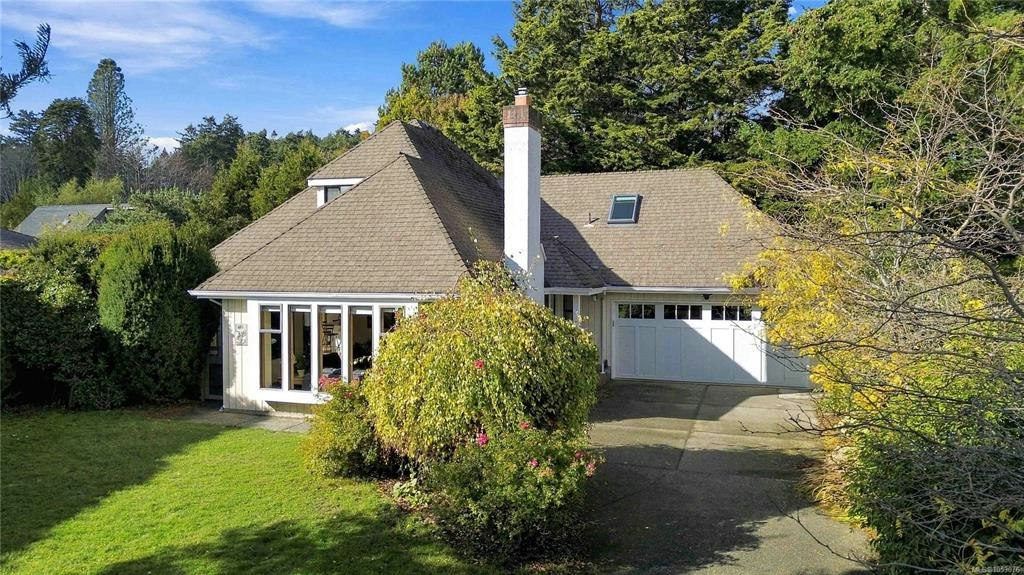 3818 Beachview Place, Saanich, BC, V8P 5N8