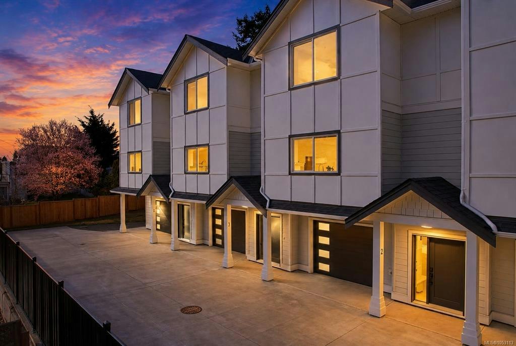 3-621 Broadway Street, Saanich, BC, V8Z 2G5