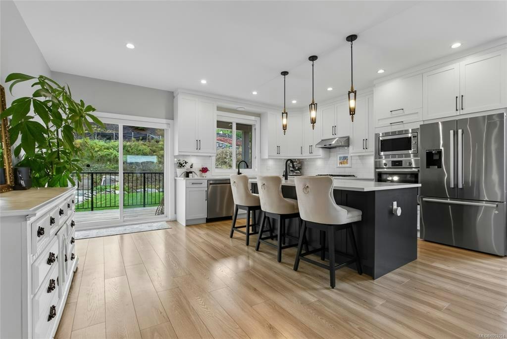 6290 Highwood Drive - 5
