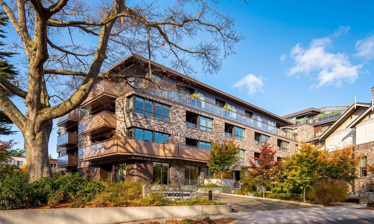 207-1018 Pentrelew Place
