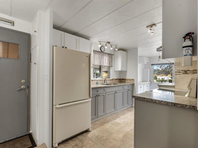 57-6245 Metral Drive - 4
