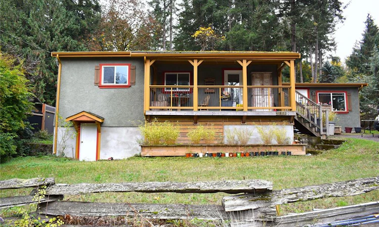 1120 Maple Bay Road