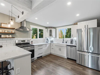 1518 Pacific Crescent - 2