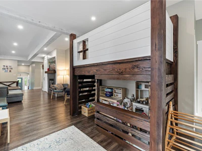 1518 Pacific Crescent - 5