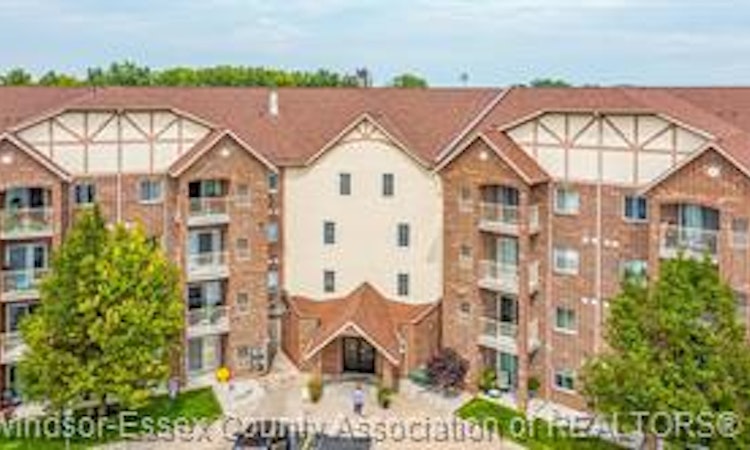 206-3160 Wildwood Drive