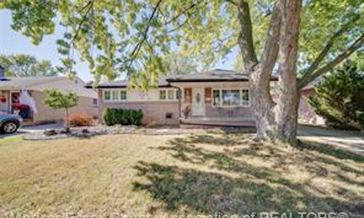 1225 Parkview