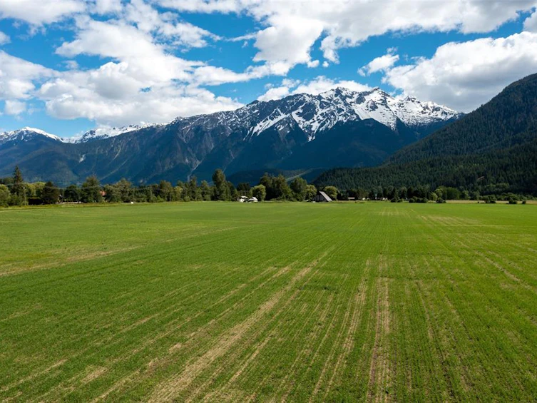 7631 Pemberton Meadows Road, Pemberton, BC, V0N 2L2 - 13