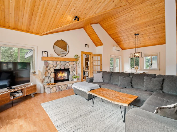1714 Pinewood Drive, Pemberton, BC, V0N 2L3 - 2