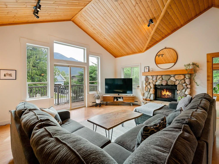 1714 Pinewood Drive, Pemberton, BC, V0N 2L3 - 4