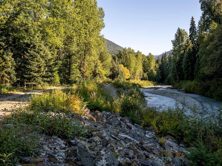 7289 South Fitzsimmons Road, Whistler, BC, V8E 0C5 - 2