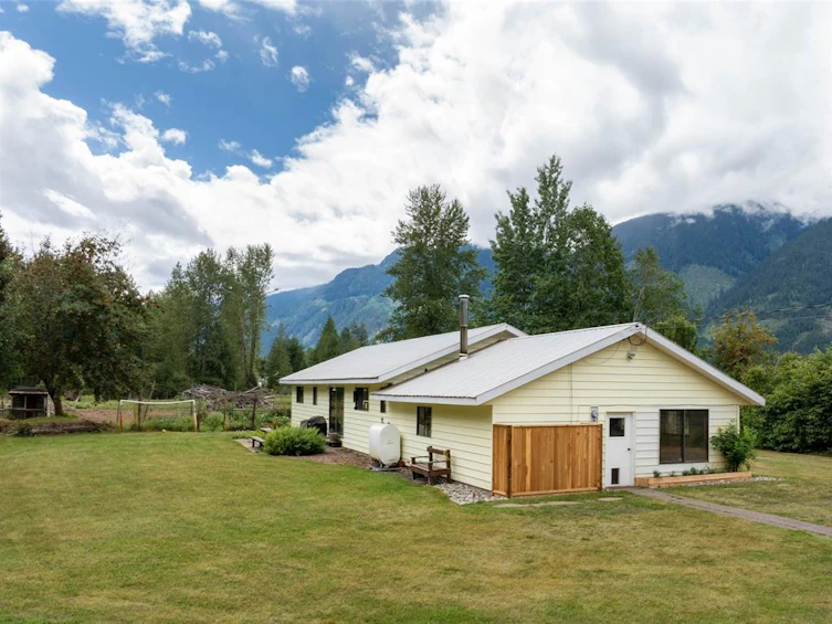 B-8988 Pemberton Meadows Road, Pemberton, BC, V0N 2L2 - 24