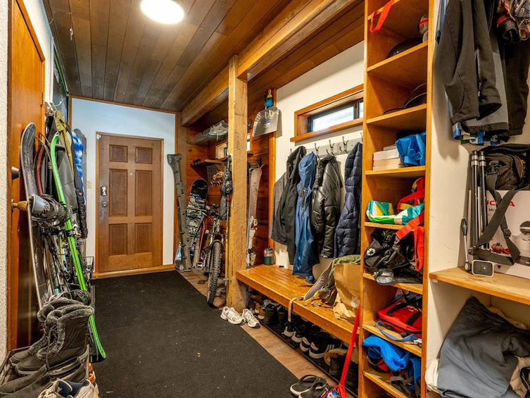 8464 Matterhorn Drive, Whistler, BC, V8E 0G1 - 17