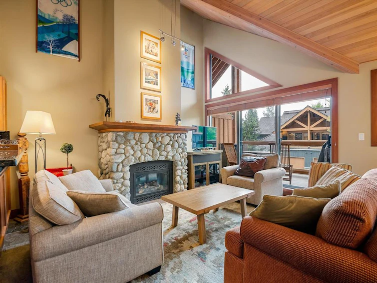 B-4807 Casabella Crescent, Whistler, BC, V8E 0Z4 - 2