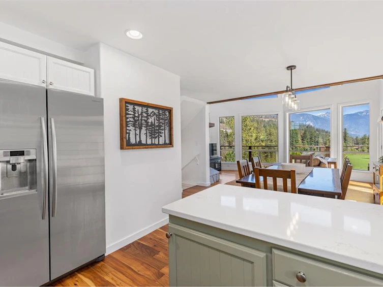 1731 Pinewood Drive, Pemberton, BC, V0N 2L3 - 9
