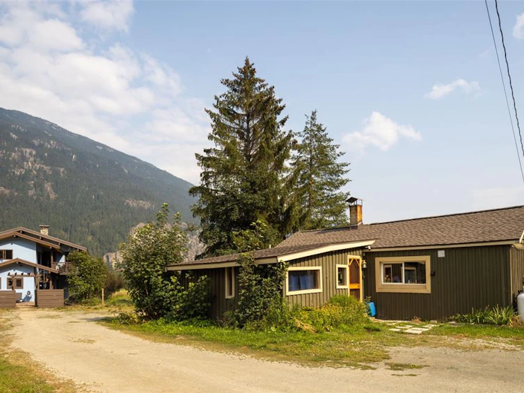 8184 Pemberton Meadows Road, Pemberton, BC, V0N 2L2 - 23