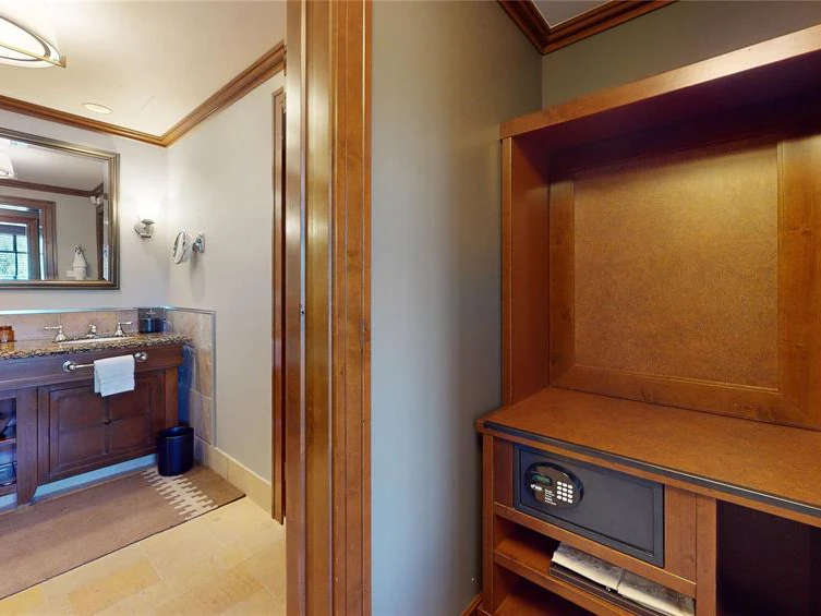 402/403-4591 Blackcomb Way, Whistler, BC, V8E 0Y4 - 12