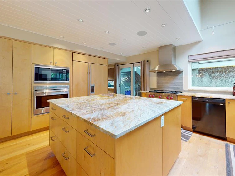 7410 Ambassador Crescent, Whistler, BC, V8E 0E4 - 2