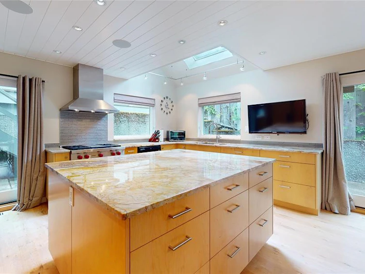 7410 Ambassador Crescent, Whistler, BC, V8E 0E4 - 8