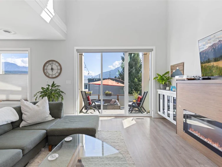 2013 Tiyata Boulevard, Pemberton, BC, V0N 2L0 - 4