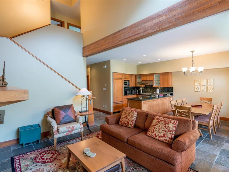 B-4871 Casabella Crescent, Whistler, BC, V8E 0Z4 - 3