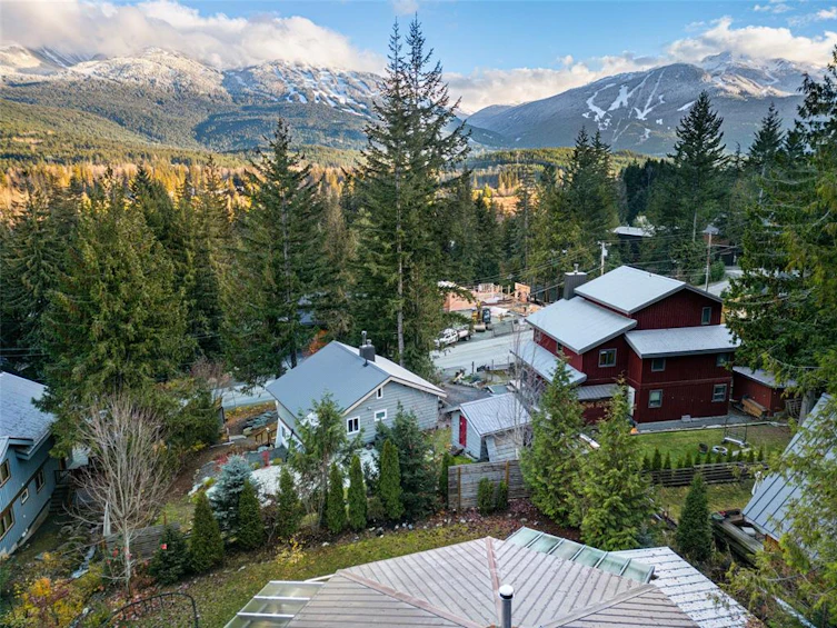 8204 Alpine Way, Whistler, BC, V8E 0G2 - 37