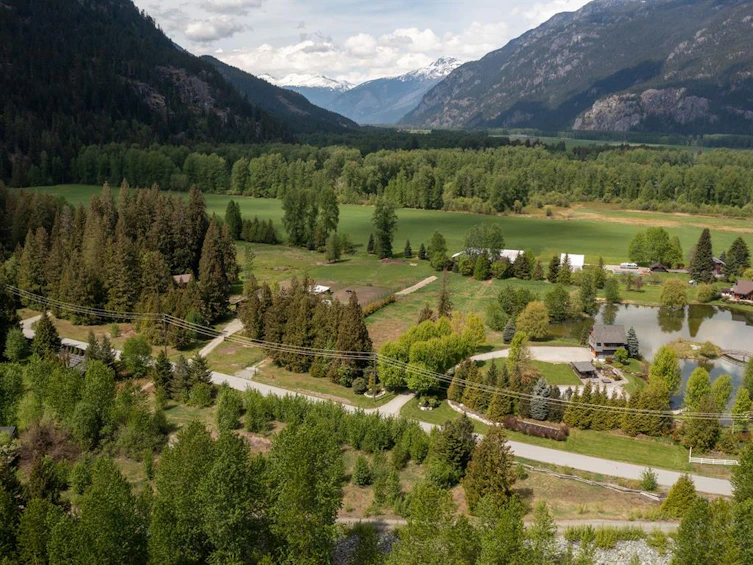 1078 Cedar Grove Road, Pemberton, BC, V0N 2L2 - 9
