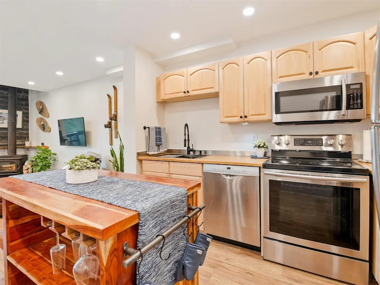 19-2400 Cavendish Way, Whistler, BC, V8E 0L8 - 9