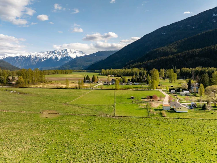 899 Erickson Road, Pemberton, BC, V0N 2L2 - 37