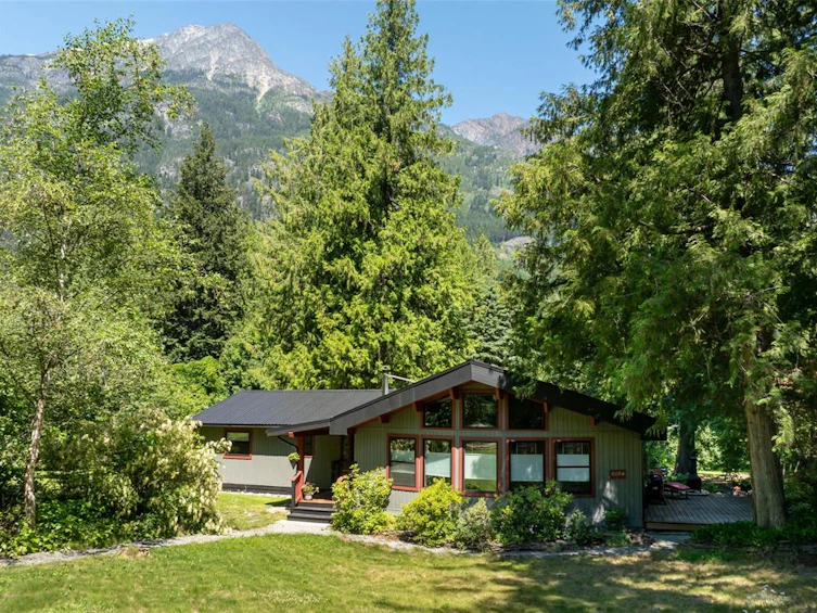 2927 Stanley Road, Pemberton, BC, V0N 1L0