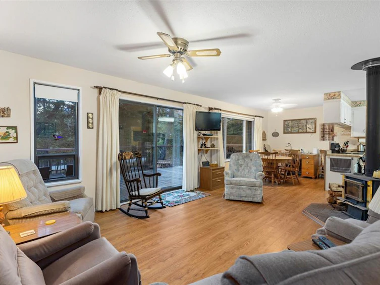 9654 Devine Street, Pemberton, BC, V0N 1L0 - 2