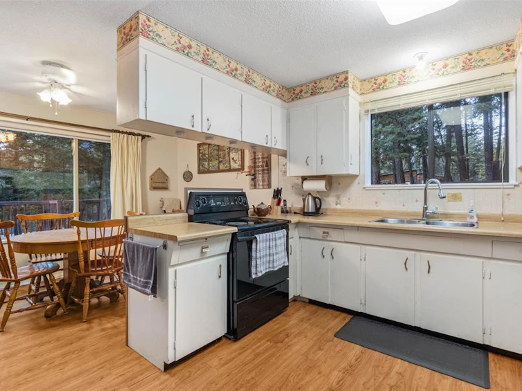 9654 Devine Street, Pemberton, BC, V0N 1L0 - 5