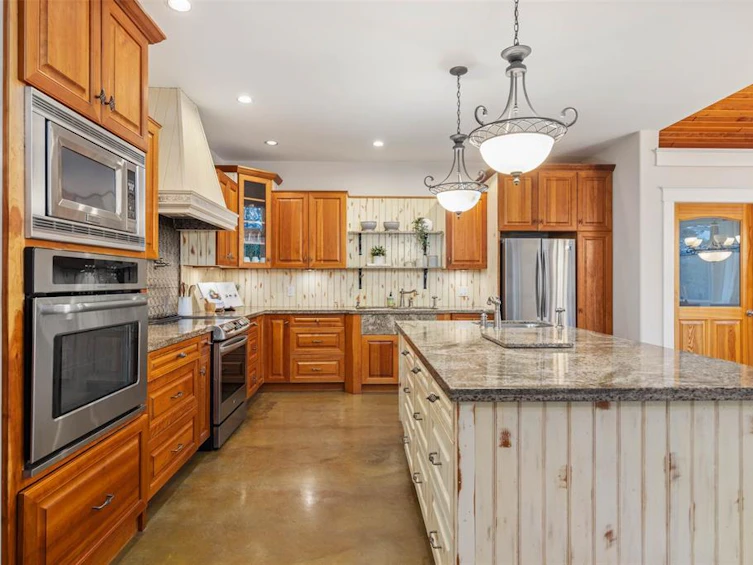 1719 Pinewood Drive, Pemberton, BC, V0N 2L3 - 3