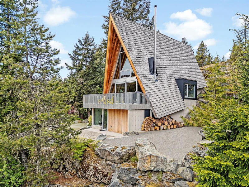 9501 Emerald Drive, Whistler BC V0N 1B9