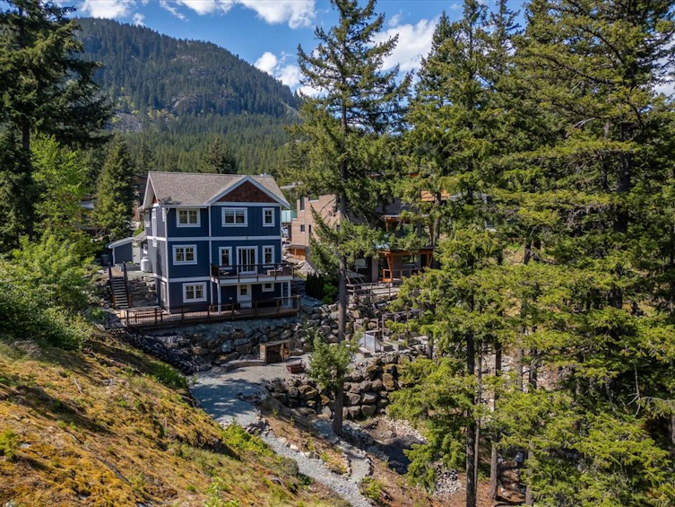 7458 Dogwood Street, Pemberton, BC, V0N 2L0 - 2