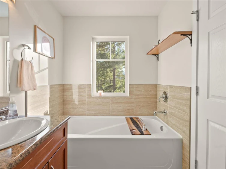 7458 Dogwood Street, Pemberton, BC, V0N 2L0 - 11