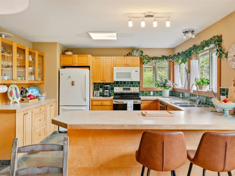 1404 Pemberton Farm Road W, Pemberton, BC, V0N 2L0 - 4