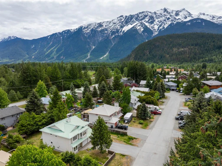 7398 Larch Street, Pemberton, BC, V0N 2L0 - 32