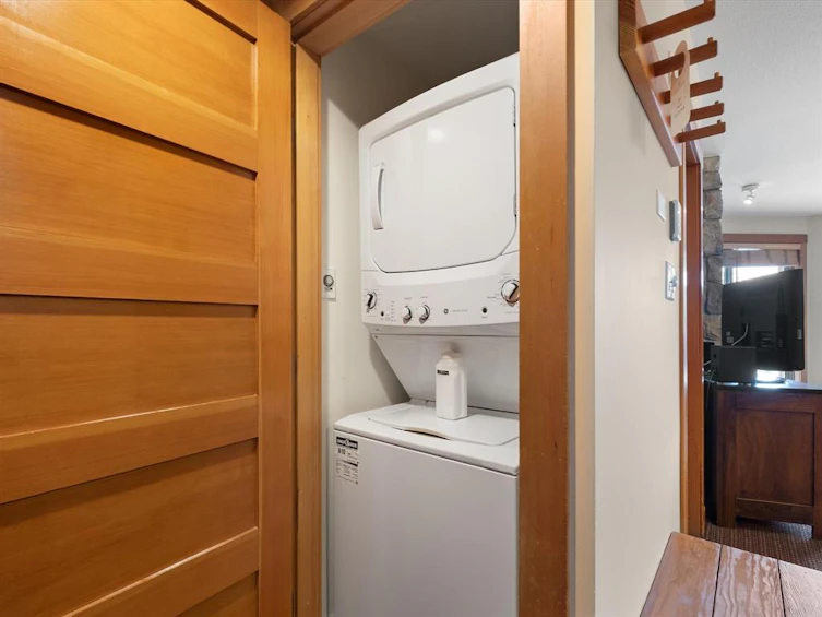 429B-2036 London Lane, Whistler, BC, V8E 0N7 - 19