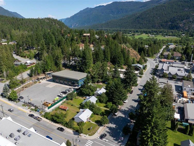 7421 Prospect Street, Pemberton, BC, V0N 2L1 - 11